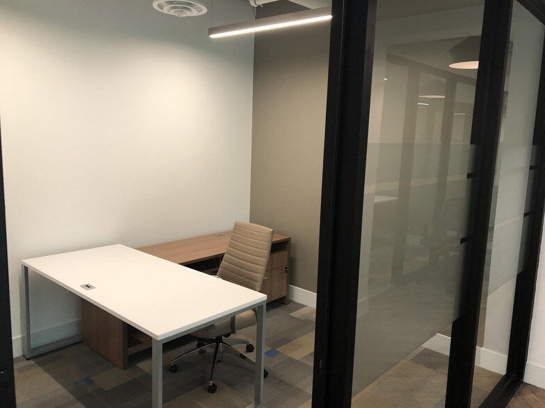 More Photos Of 2454 N McMullen Booth Rd, Clearwater Loft Creative Space For Lease