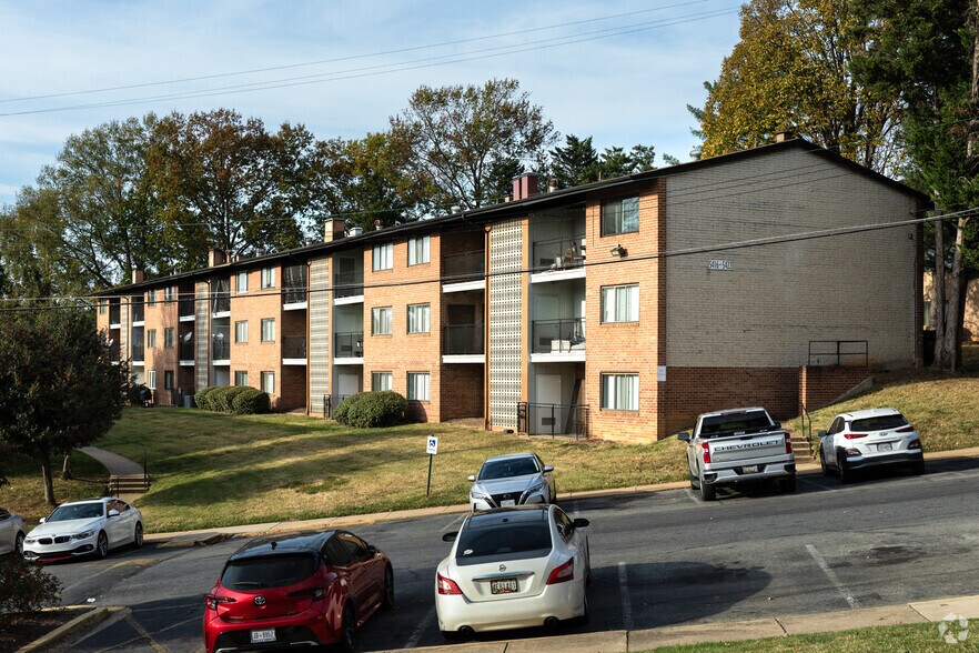 More Photos Of 5400 Livingston Ter, Oxon Hill Apartments For Sale