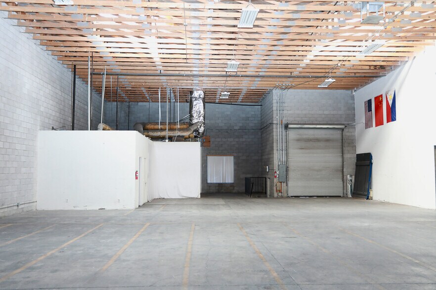 More Photos Of 4301 S Valley View Blvd, Las Vegas Warehouse For Lease