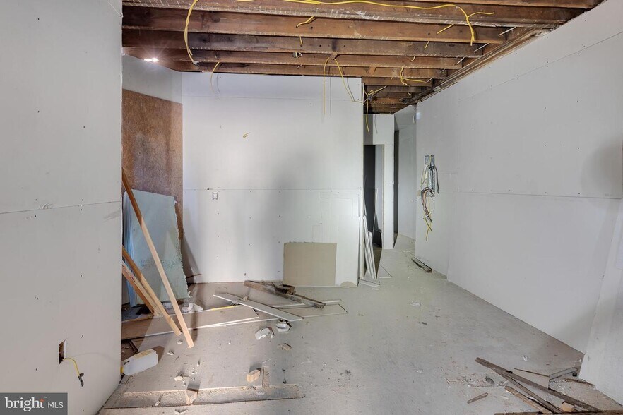 More Photos Of 307 N 52nd St, Philadelphia Flex For Sale