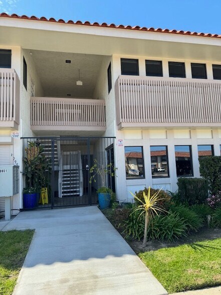 More Photos Of 20951 Brookhurst St, Huntington Beach Loft Creative Space For Lease