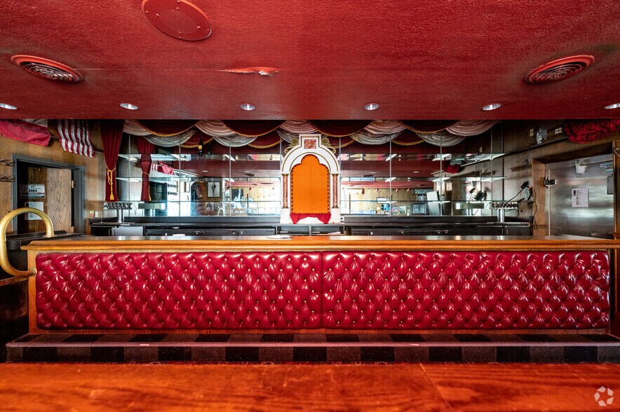 More Photos Of 6045 E 86th St, Indianapolis Restaurant For Sale