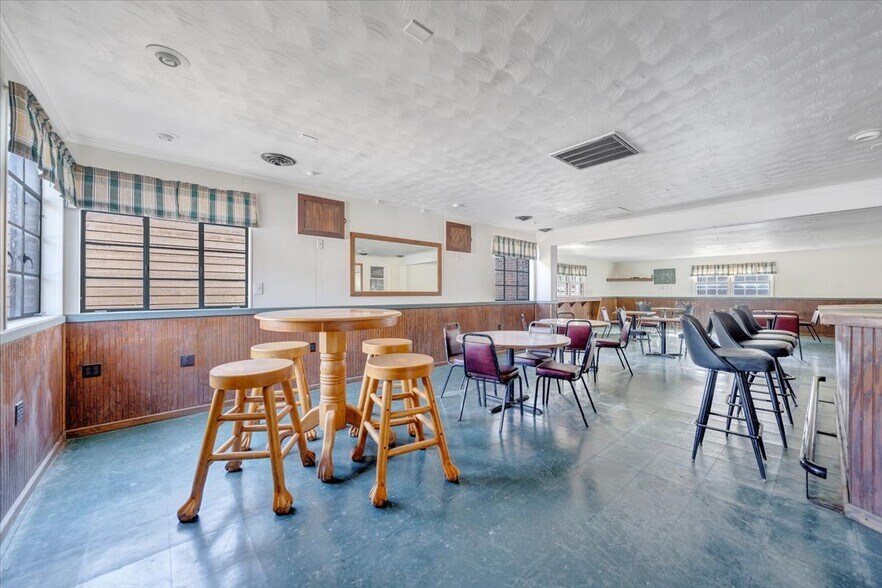 More Photos Of 630 Lowe St, Buchanan Restaurant For Sale