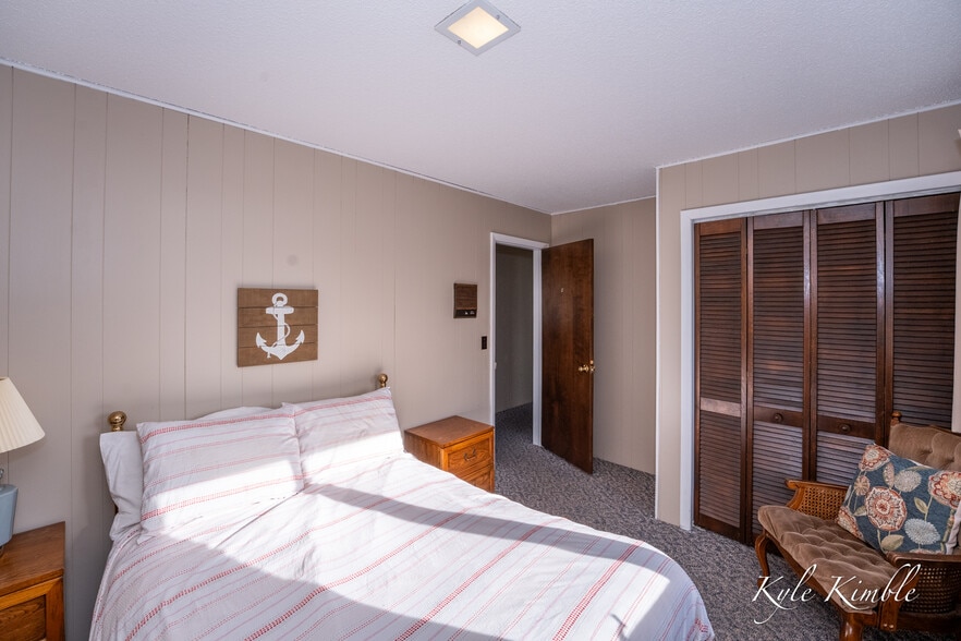 More Photos Of 104 W Houghton Lake Dr, Prudenville Hotel For Sale