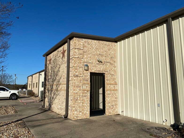 Primary Photo Of 3250 Robertson Rd, Tyler Office For Lease