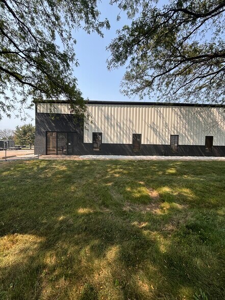 More Photos Of 1800 Hull Ave, Des Moines Manufacturing For Lease