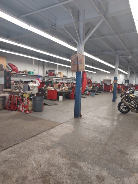 More Photos Of 2070 Jericho Tpke, New Hyde Park Auto Repair For Sale