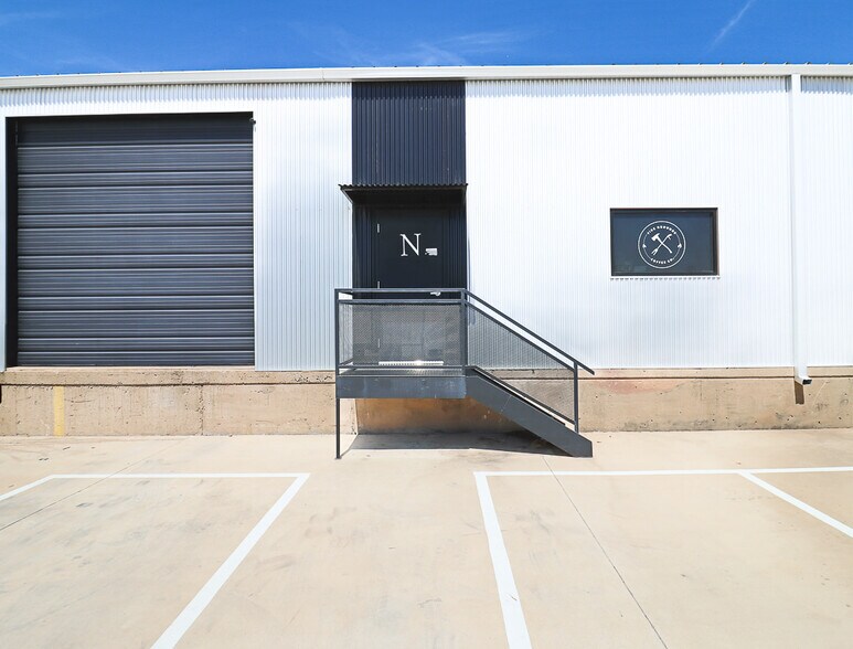 More Photos Of 1835 Empire Central Dr, Dallas Warehouse For Lease