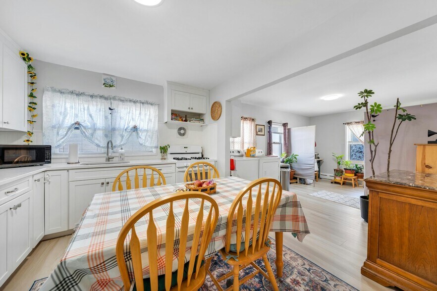 More Photos Of 625 Bound Brook Rd, Middlesex Freestanding For Sale