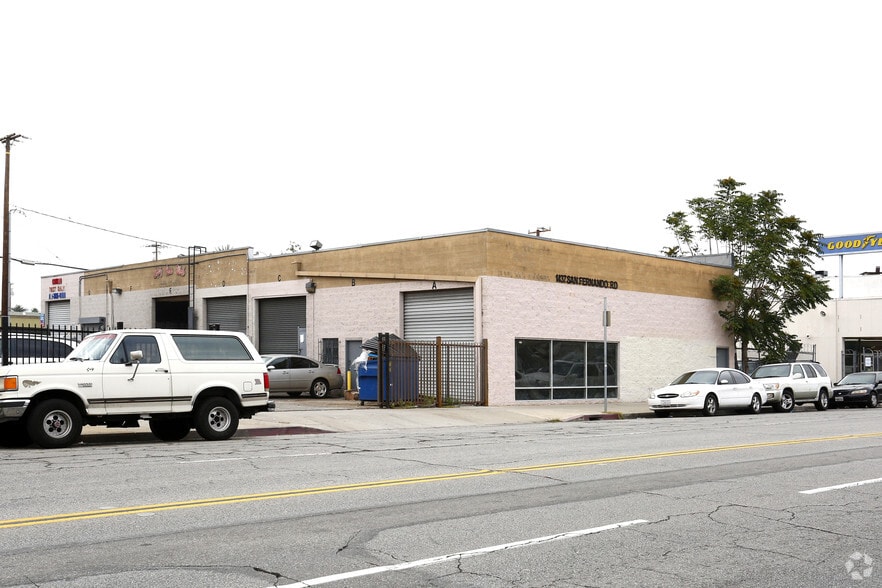 More Photos Of 1437 San Fernando Rd, San Fernando Showroom For Lease