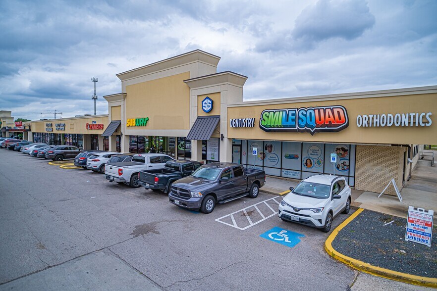 More Photos Of 3800 N Shepherd Dr, Houston General Retail For Sale