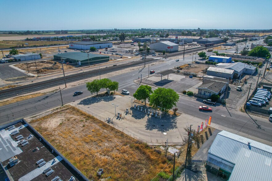 More Photos Of 695 Atwater Blvd, Atwater General Retail For Sale