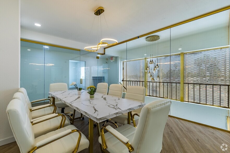 More Photos Of 1835 E Charleston Blvd, Las Vegas Storefront Retail Office For Sale