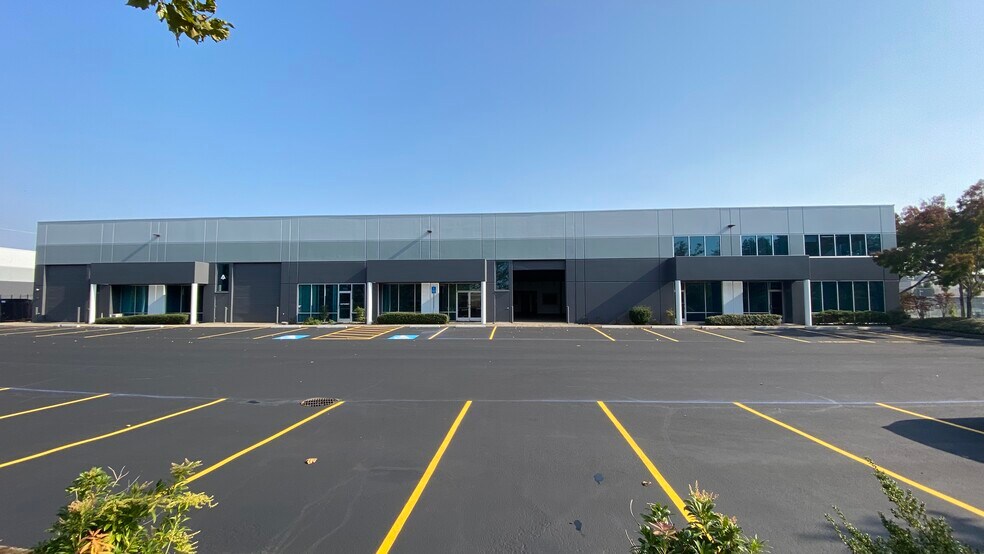 More Photos Of 6110 NE Croeni Ave, Hillsboro Industrial For Sale