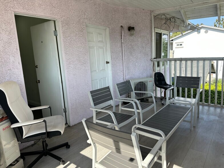 More Photos Of 1161 W 37th Dr, Los Angeles Apartments For Sale
