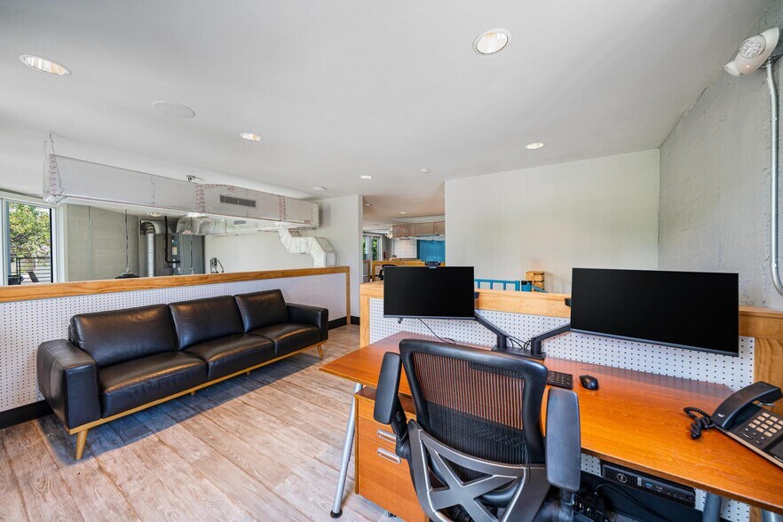 More Photos Of 3305 SW 37th Ave, Miami Office For Sale