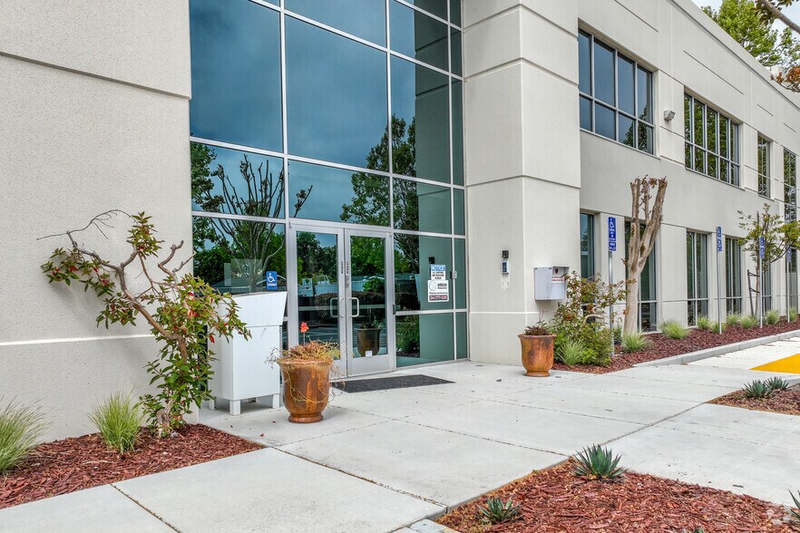 More Photos Of 24590 Clawiter Rd, Hayward Office For Lease
