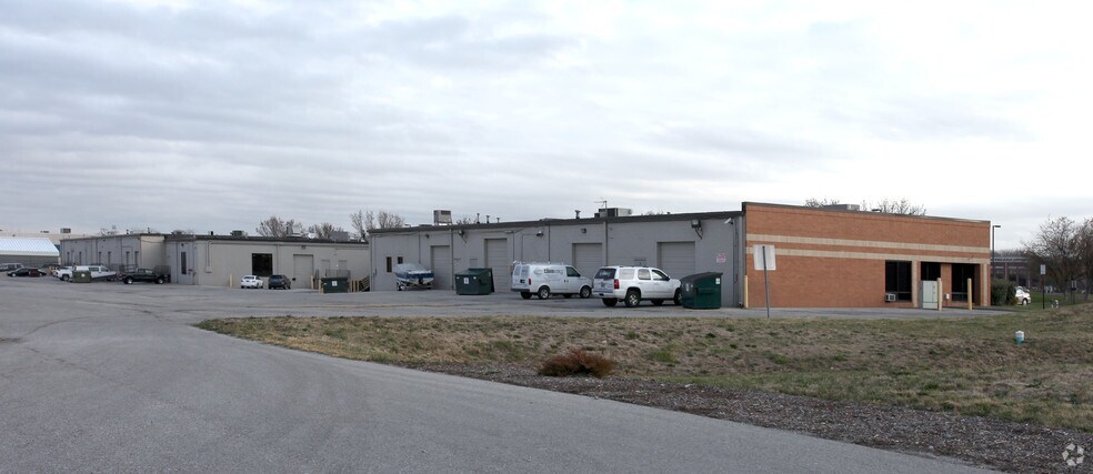 More Photos Of 50-164 S Park Blvd, Greenwood Light Distribution For Lease