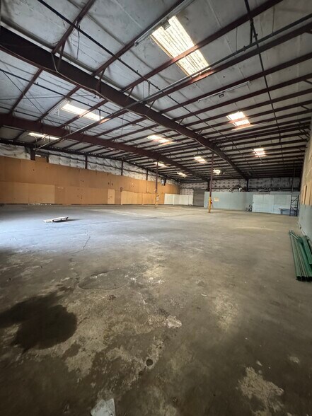 More Photos Of 11435 Rocket Blvd, Orlando Warehouse For Lease