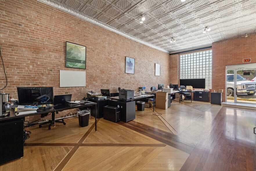 More Photos Of 116 Hoxie St, Coupland Storefront Retail Office For Lease