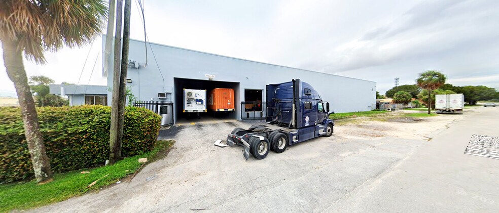 More Photos Of 13290 NW 45th Ave, Opa-locka Warehouse For Lease