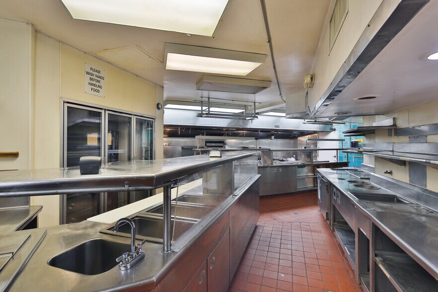 More Photos Of 1139 Glendon Ave, Los Angeles Restaurant For Lease