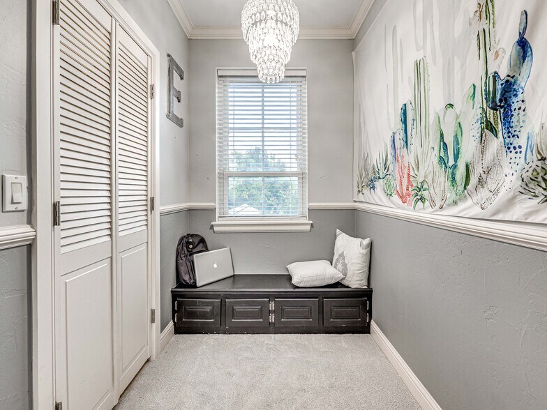 More Photos Of 18509 Brangus Rd, Shawnee Specialty For Sale