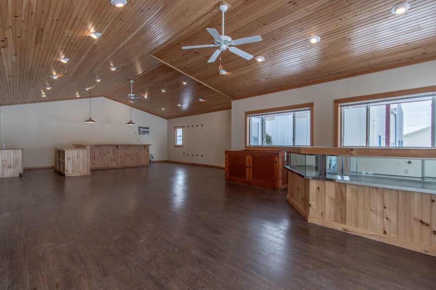 More Photos Of 43748/43752 NY-12 Rt, Alexandria Bay Freestanding For Sale