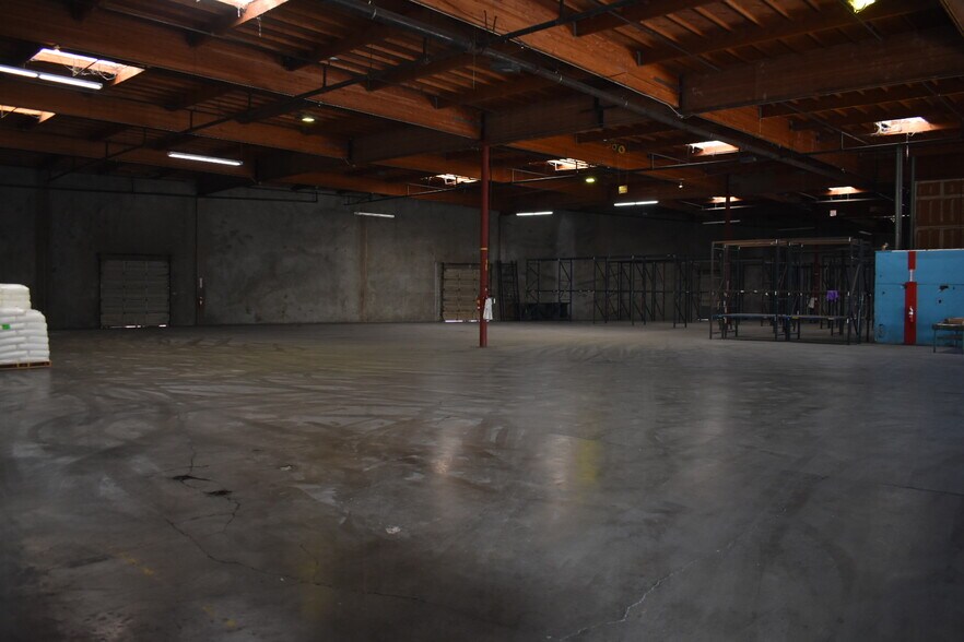 More Photos Of 3628-3640 Noakes St, Los Angeles Distribution For Lease