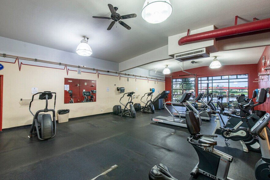 More Photos Of 1713 Beavercreek Rd, Oregon City Freestanding For Lease