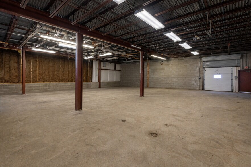 More Photos Of 27 Osprey Rd, Saugus Warehouse For Lease
