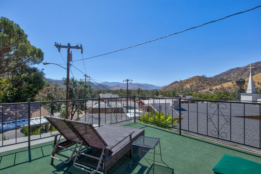 More Photos Of 13383 Sierra Way, Kernville Hotel For Sale