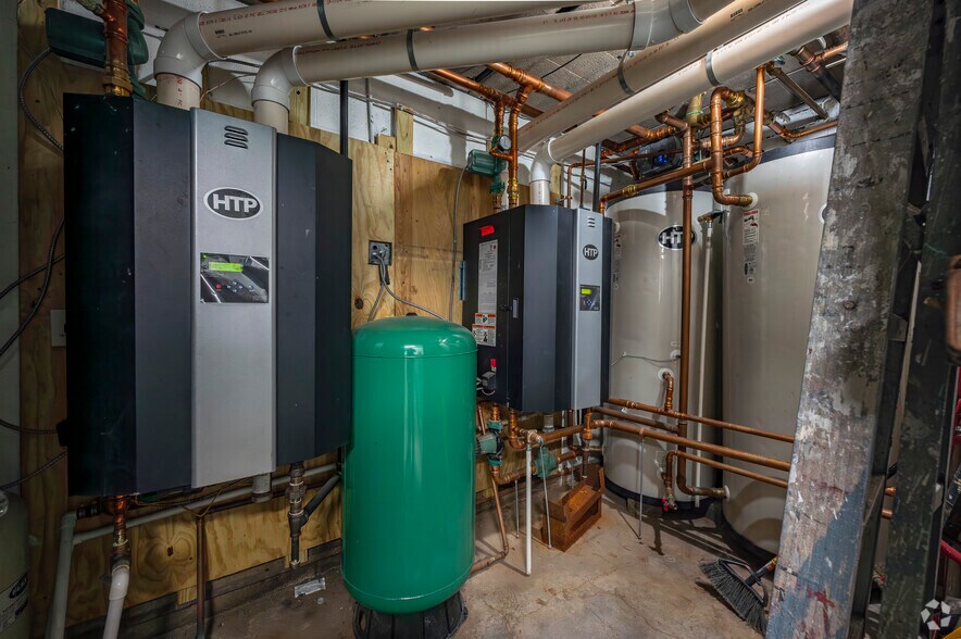 More Photos Of 191 Oak St, Bridgeport Apartments For Sale