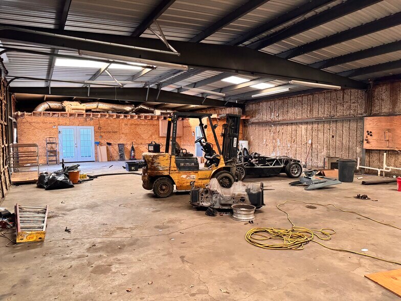 More Photos Of 603 Lake Murray Dr E, Ardmore Flex For Sale