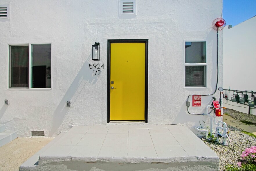 More Photos Of 5926 S Hoover St, Los Angeles Apartments For Sale