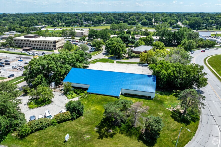 More Photos Of 3000 Westown Pky, West Des Moines Office For Sale