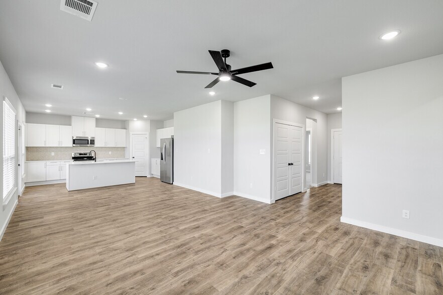 More Photos Of 4059 Clovis St, Midlothian Multifamily For Sale