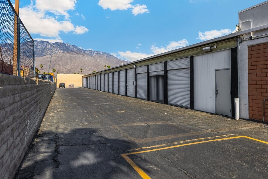 More Photos Of 811-823 S Williams Rd, Palm Springs Self Storage For Sale