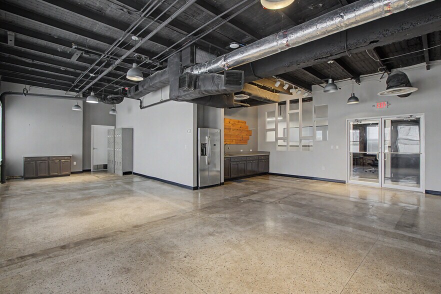 More Photos Of 111 E 27th St, Bryan Office For Lease
