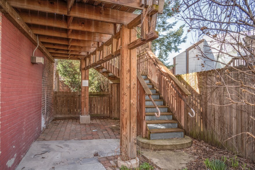 More Photos Of 1015 E Carson St, Pittsburgh Storefront Retail Office For Sale