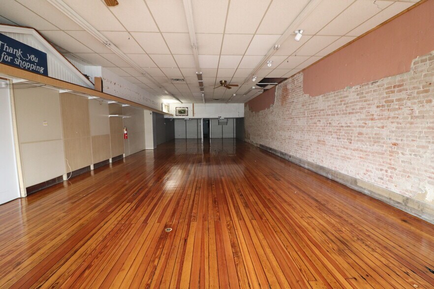 More Photos Of 1651 Washington St, Blair Storefront For Sale