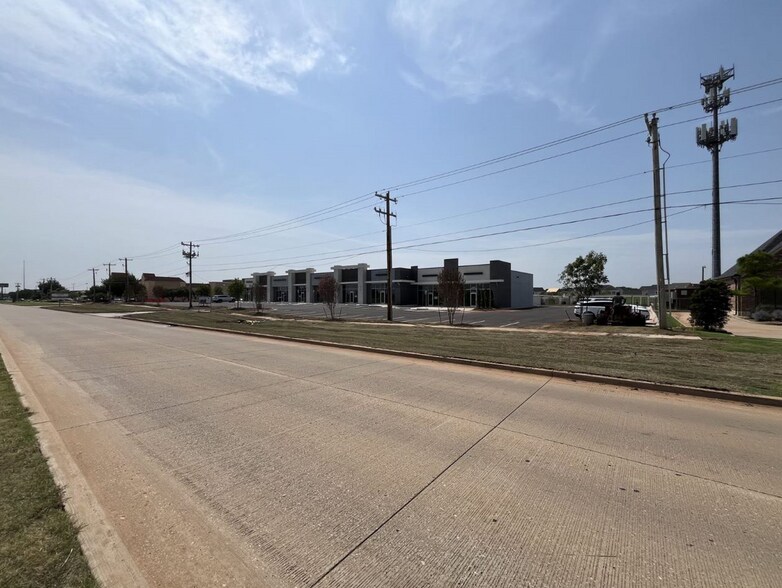 More Photos Of 6400 W Memorial Rd, Oklahoma City General Retail For Lease