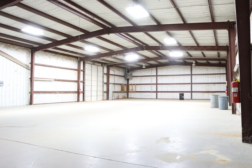 More Photos Of 2403 Avenue O, Eunice Warehouse For Lease