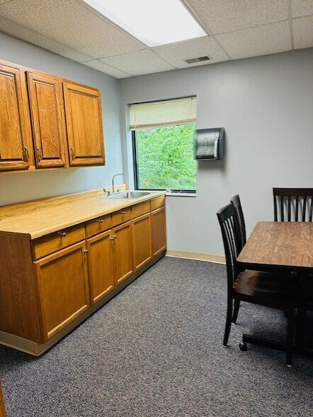 More Photos Of 5676 Steubenville Pike, McKees Rocks Medical For Lease