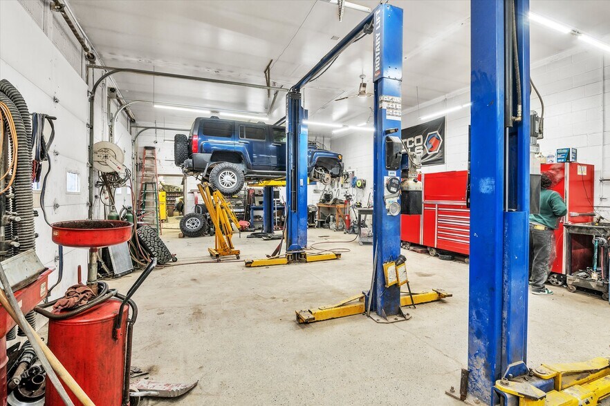 More Photos Of 9846 E Grand River Ave, Brighton Service For Sale