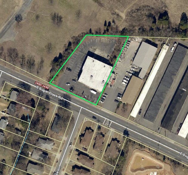 More Photos Of 1437 E Sugar Creek Rd, Charlotte Freestanding For Lease