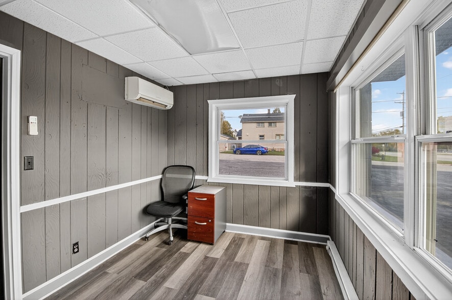 More Photos Of 4418 Douglas Ave, Racine Auto Dealership For Sale