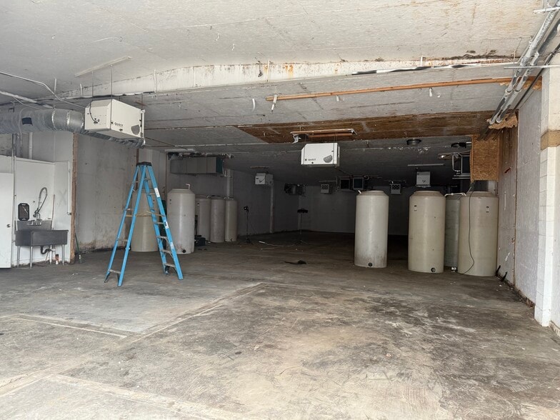 More Photos Of 3332 14th St, Los Angeles Warehouse For Lease