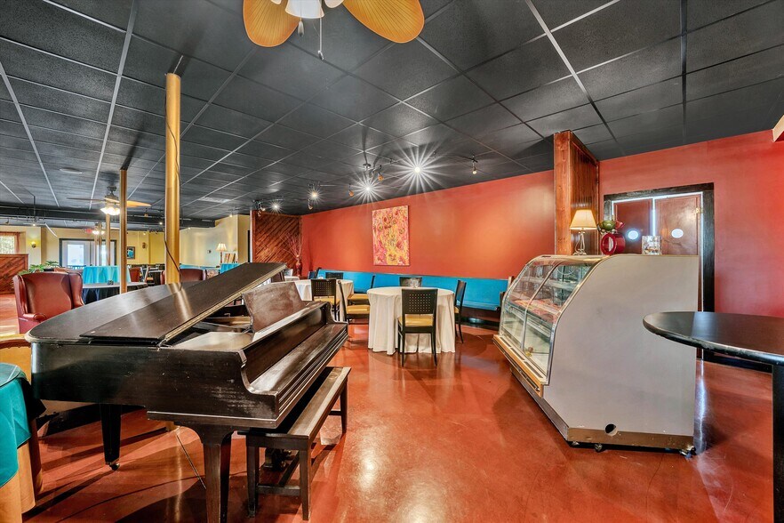 More Photos Of 106 Stoney Battery Rd, Troutville Restaurant For Sale