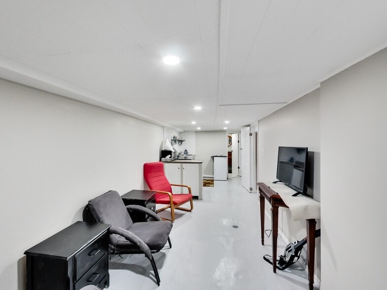 More Photos Of 44 Francis St, Hamilton Flex For Sale